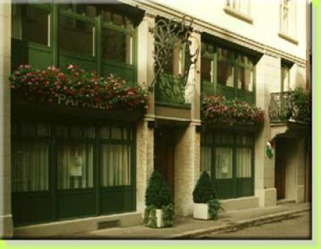 Restaurant Papagei by Miski Takiy