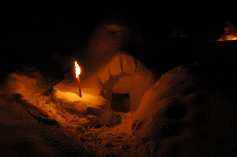 iglubynight.jpg